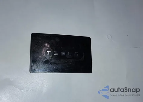 2024 Tesla Model Y Long Range Dual Motor All-Wheel Drive z USA, uszkodzony, nr VIN 7SAYGDEE4RA216121